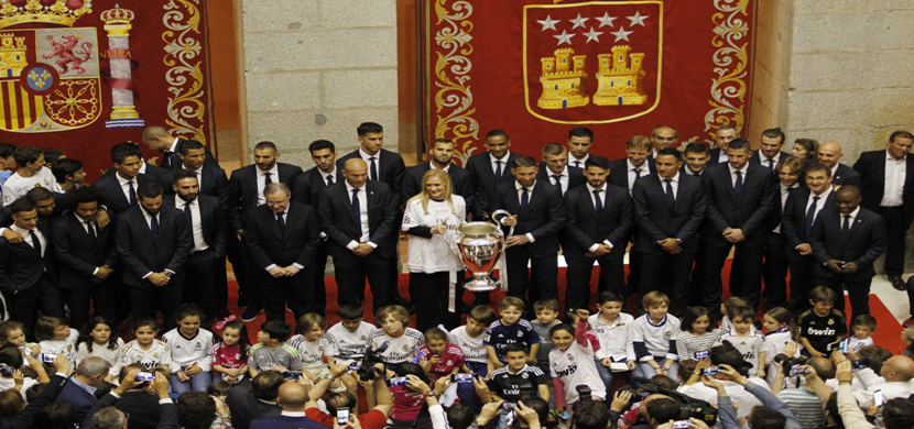 تكريم لاعبو ريال مدريد من قبل رئيسة بلدية مدريد
