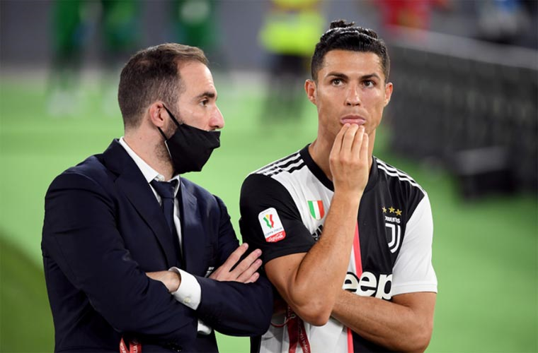 حزن وحسرة رونالدو بعد خسارة كأس إيطاليا
