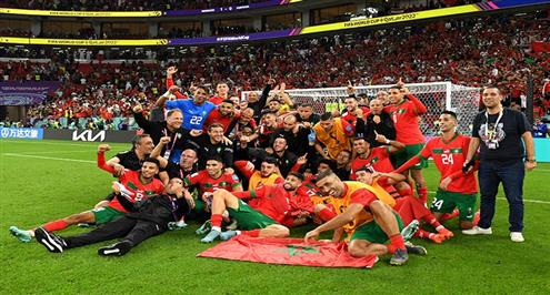 احتفال تاريخي لمنتخب المغرب بعد التأهل لنصف نهائي كأس العالم