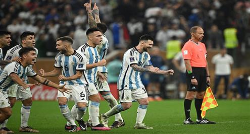 فرحة منتخب الأرجنتين بعد الفوز على فرنسا
