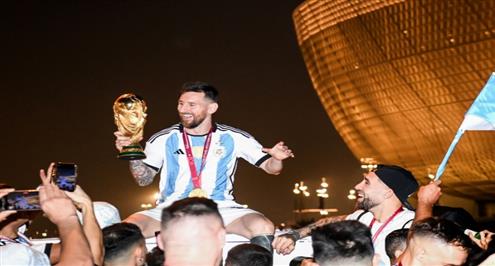 لقطات لإحتفالات منتخب الأرجنتين في شوارع قطر بعد المباراة