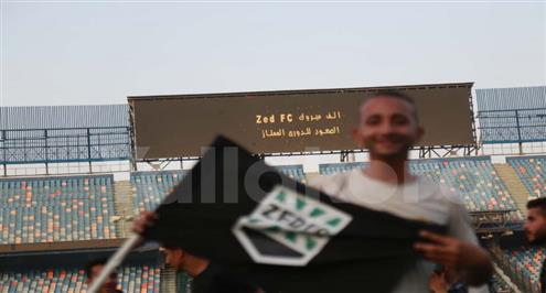 الاحتفال بالشماريخ وظهور أحمد حسن ضمن احتفالات زد بالتأهل للدوري الممتاز