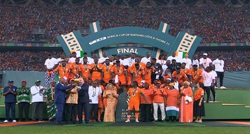 لحظة تتويج منتخب كوت ديفوار بكأس الأمم الأفريقية