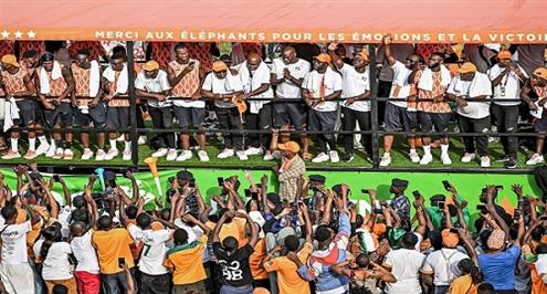 حشد جماهيري في احتفالات لاعبي كوت ديفوار بعد التتويج بأمم أفريقيا