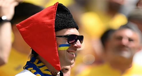 أجواء الجماهير في مباراة رومانيا وأوكرانيا