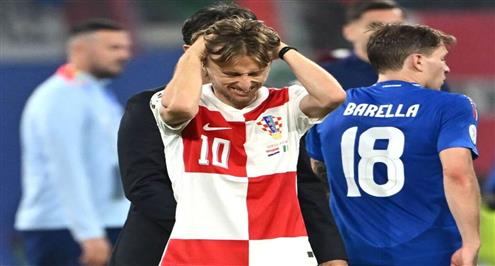 حزن وبكاء مودريتش ولاعبي كرواتيا بعد الخروج من أمم أوروبا