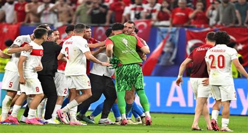 مشادة بين لاعبي تركيا والتشيك بعد نهاية المباراة