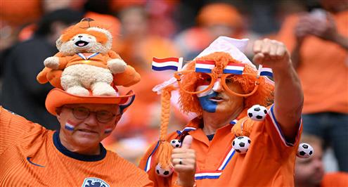 أجواء الجماهير في مباراة هولندا ورومانيا