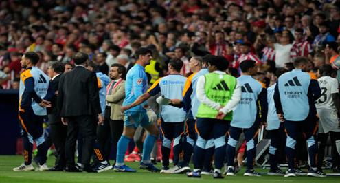 توقف مباراة أتلتيكو مدريد وريال مدريد بسبب شغب الجماهير