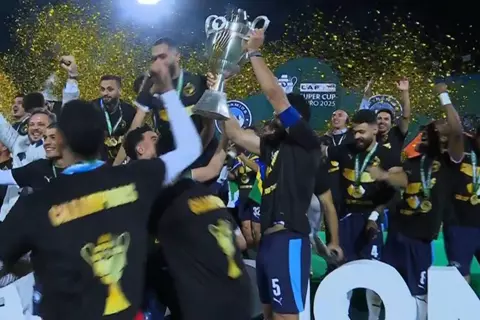 احتفال وتتويج بيراميدز بكأس السوبر الإفريقي للمرة الأولى في تاريخه