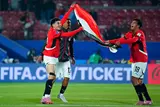 فرحة منتخب الشباب وبكاء تشيلي بسبب خطأ الحسابات (صور)