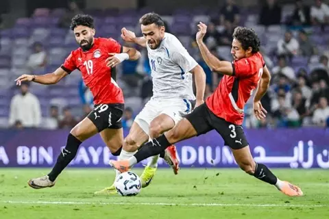 لقطات من مباراة مصر وأوزبكستان الودية (صور)