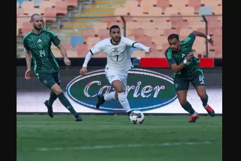 لقطات من مباراة منتخب مصر - ب والجزائر - أ (صور)