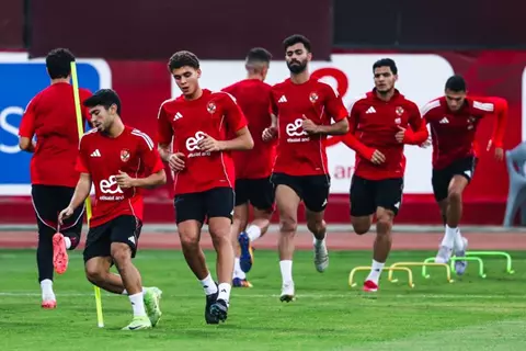 لقطات من مران الأهلي الختامي قبل مواجهة شبيبة القبائل (صور)