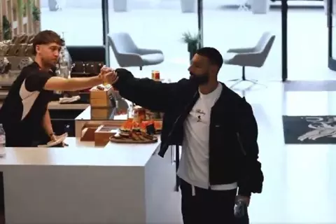 محمد صلاح يستعد لموقعة مانشستر سيتي وليفربول (صور)