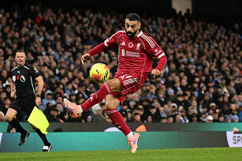 لقطات لـ محمد صلاح وعمر مرموش في مباراة مانشستر سيتي وليفربول