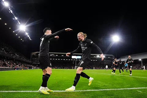 لقطات من مباراة فولهام ومانشستر سيتي (صور)