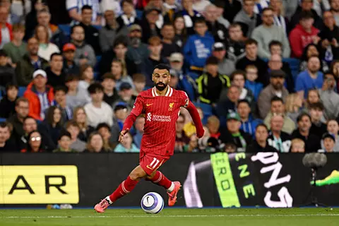 محمد صلاح يحمل شارة قيادة ليفربول للمرة الثالثة.. والأولى في الدوري الإنجليزي (صور)