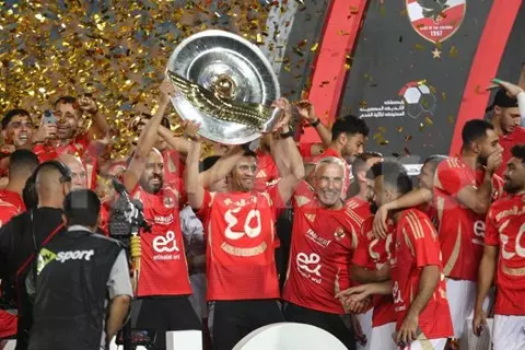 تتويج الأهلي ببطولة الدوري ( صور )