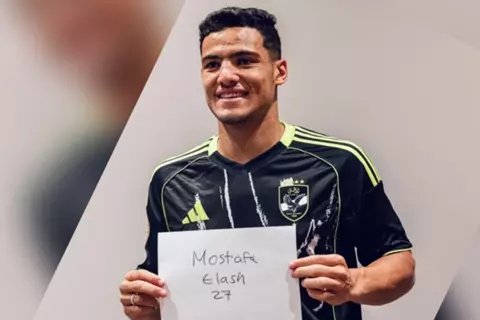 الأهلي يظهر بالزي الثاني (الأسود) للموسم الجديد للمرة الأولى