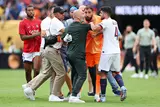 مشادات بين لاعبي تشيلسي وباريس سان جيرمان في نهائي كأس العالم للأندية (صور)