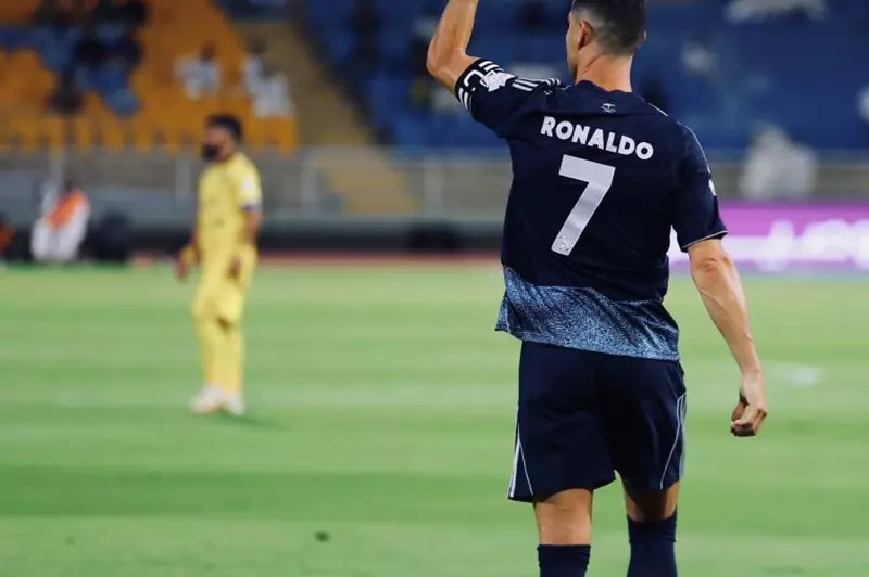 لقطات من مباراة التعاون والنصر (صور)