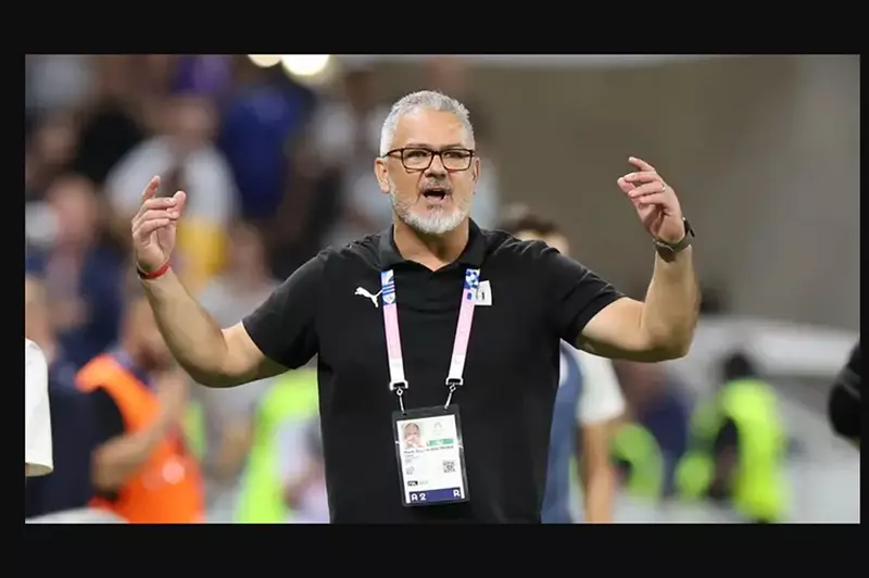 موقف 6 مدربين من خلافة ريبيرو في الأهلي (صور)