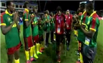 تحية لاعبي الكاميرون للاعبي مصر