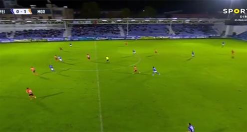 حارس فييرينسي يسجل هدفا رائعا بطول الملعب في الدوري البرتغالي الدرجة الثانية