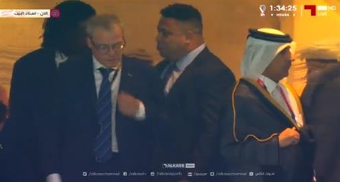 رونالدو "الظاهرة" يتواجد في مدرجات ستاد البيت قبل المباراة الافتتاحية بين قطر والإكوادور