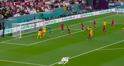 فالنسيا يسجل في شباك قطر والحكم يلغي الهدف بداعي التسلل 