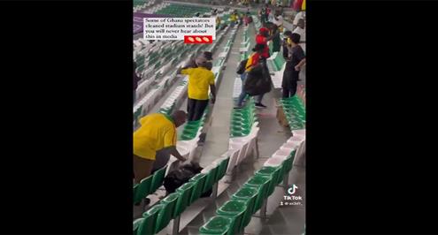 جماهير غانا تنظف المدرجات بعد مباراة كوريا الجنوبية