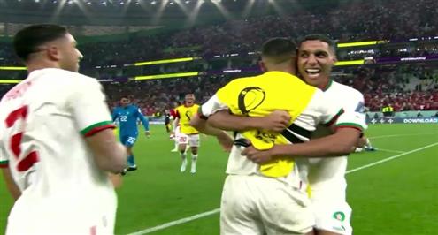 لحظة صافرة نهاية المباراة واحتفالات لاعبي المغرب بالتأهل إلى دور الـ 16