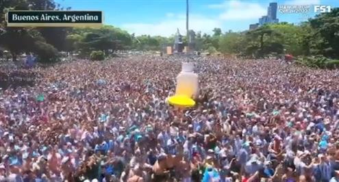 احتفالات الجمهور في الأرجنتين بعد التتويج بكأس العالم 2022