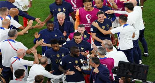 فرحة منتخب فرنسا بعد التأهل إلى ربع نهائي كأس العالم