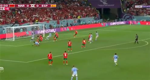 بونو حارس المغرب يتألق أمام إسبانيا
