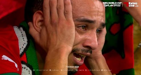دموع جمهور المغرب بعد التأهل التاريخي على حساب إسبانيا 