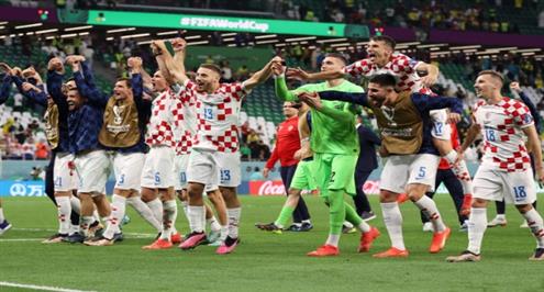 فرحة لاعبي كرواتيا بالتأهل إلى نصف نهائي كأس العالم على حساب البرازيل