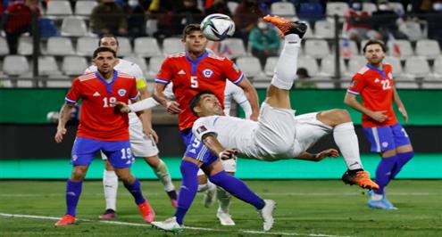 سواريز يسجل هدفا رائعا أمام تشيلي