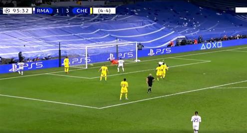 بنزيما يسجل هدف ريال مدريد الثاني أمام تشيلسي