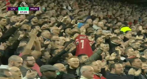جماهير ليفربول تدعم رونالدو وأسرته في الدقيقة 7