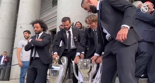 احتفال لاعبي ريال مدريد بلقبي دوري الأبطال والدوري الإسباني 