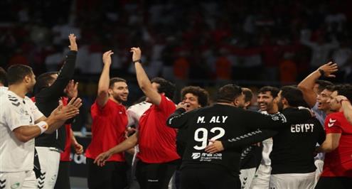 فرحة لاعبي منتخب مصر بعد الفوز ببطولة أفريقيا لكرة اليد