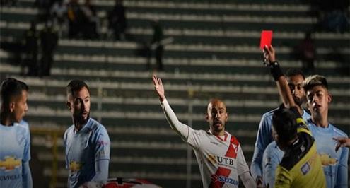 هل اعتدى برونو سافيو لاعب الأهلي الجديد على حكم في بوليفيا؟