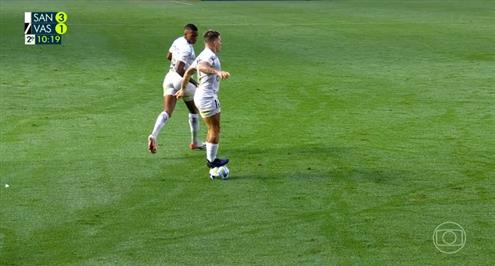 استفزاز لاعب يتسبب في 3 حالات طرد في مباراة سانتوس وفاسكو بالدوري البرازيلي