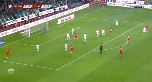 تسديدة رائعة.. هدف تركيا الأول أمام لاتفيا (يونس أكغون)