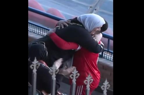 احتفال تحب مشاهدته .. لاعب حرس الحدود يسجل أمام مصر للمقاصة ويحتفل مع والدته 