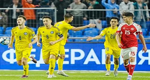 لاعب كازاخستان يسجل هدفا عالميا أمام الدنمارك