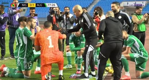 توقف مباراة الجزائر والنيجر لإفطار اللاعبين 