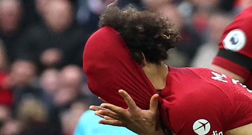 محمد صلاح يهدر ضربة جزاء أمام أرسنال
